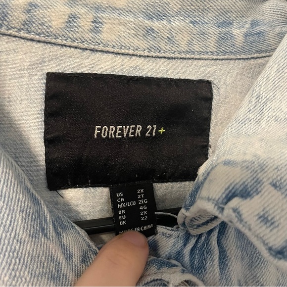 Forever 21 Light Wash Denim Jacket w/ Button Front Women’s 2X Classic Everyday - Picture 4 of 6